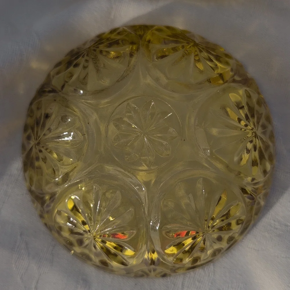 Vintage Anchor Hocking Star and Cameo Medallion Yellow Amber Glass Serving Bowls
